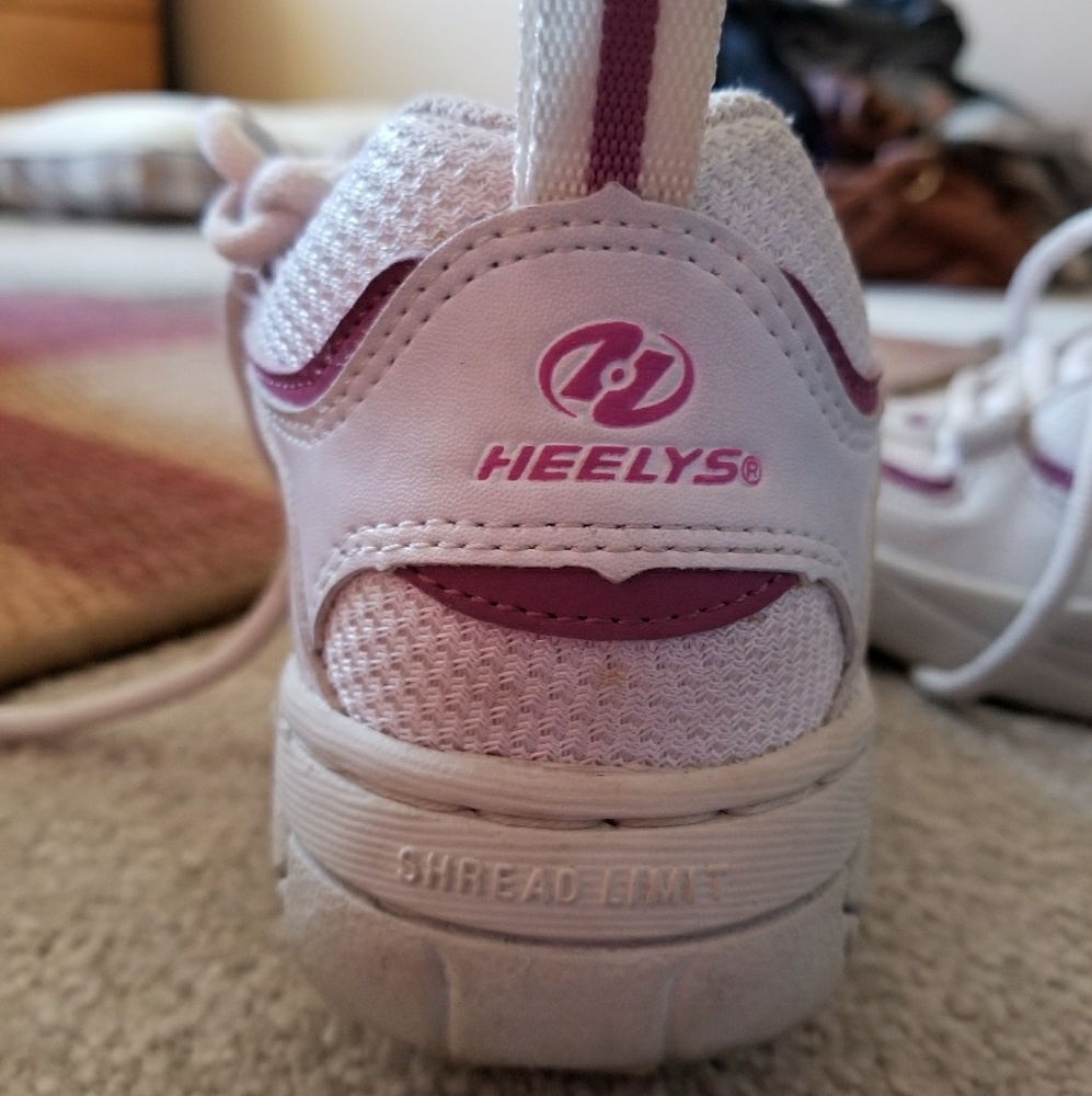Heelys!! - Picture 3 of 4